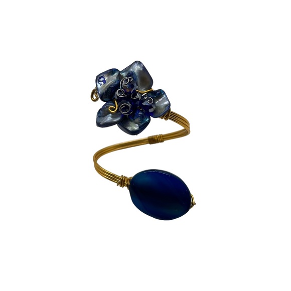 Gold Wire Cobalt Blue Smooth Faceted Oval Stone Bracelet With Glass Bead Flower - Picture 5 of 5